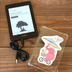 Kindle Black E-Reader + cover